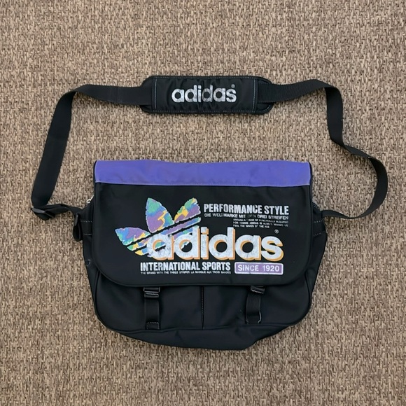 Vintage Adidas Performance Style Die Weltmarke mit den drei Streifen - Picture 1 of 9